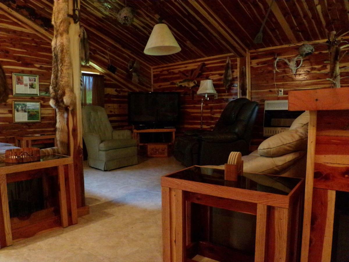 Cedar Cabin Located On A Buffalo Farm Marshall Exterior photo